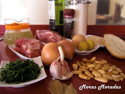 ingredientes para hacer albóndigas en salsa de almendras