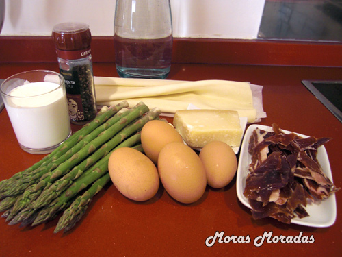 ingredientes para hacer una quiche de espárragos verde y jamón serrano