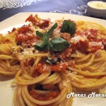 espaguetis con salsa de tomate