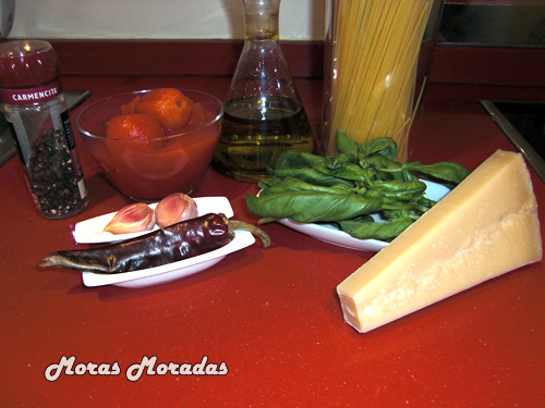 ingredientes para hacer espaguetis con salsa de tomate casera