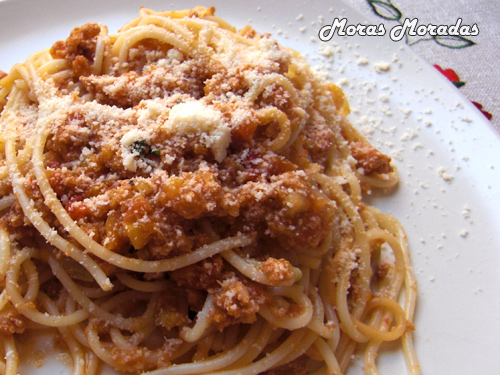espaguetis con salsa boloñesa