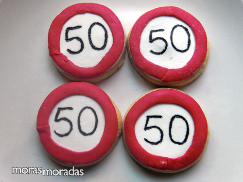 galletas con forma de señal de prohibido ir a más de 50