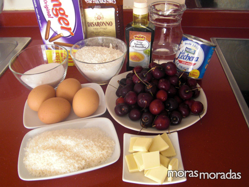ingredientes para hacer la tarta de coco y cerezas